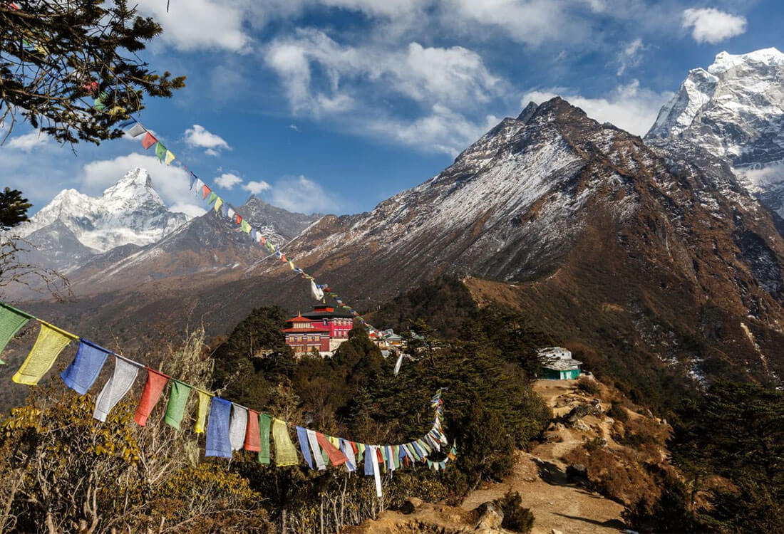 Adventure High Pass MAD Trekking in Nepal