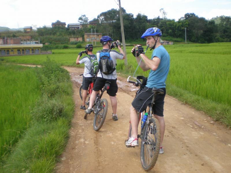 Valley Rim Long Biking Tour in Nepal